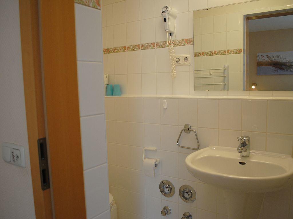 Ostseewind - In Der Strandstrasse-Fuehrt Zur Seebruecke Kuehlungsborn Exterior photo